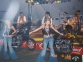El Loco with dancing twins